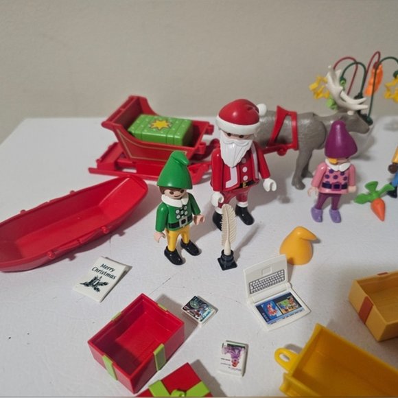 Playmobil Christmas Toys - Picture 2 of 8